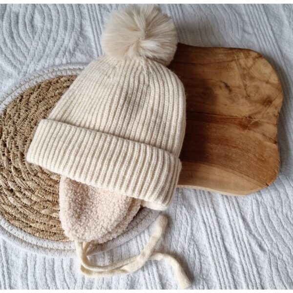 Baby Winter Muts Beige met oorwarmers en Pompon